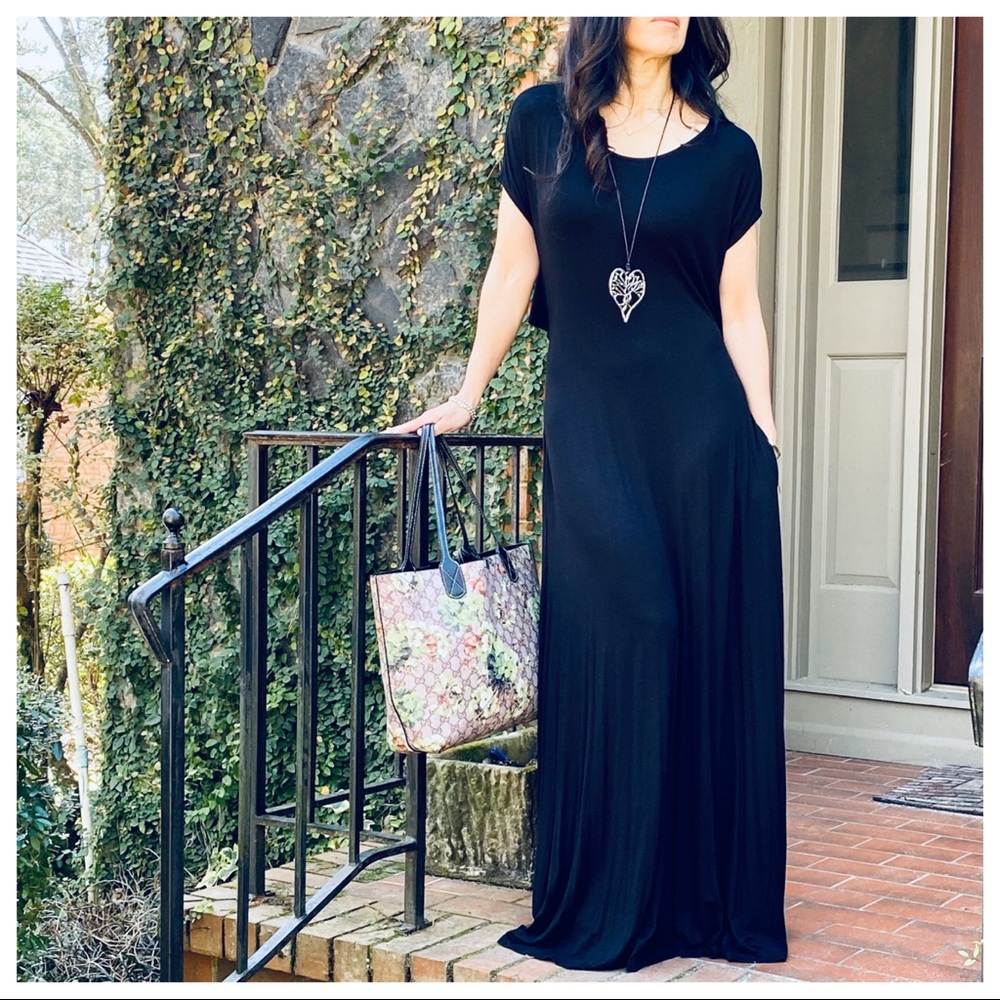Black open back chic maxi dress with side pockets - Picture 5 of 6
